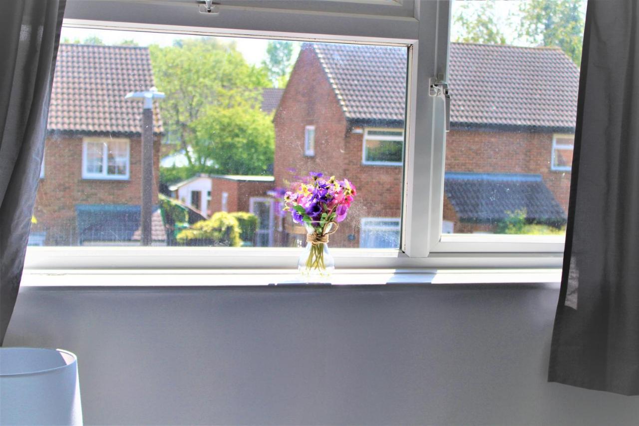Homely And Budget Friendly 3 Bed House Sleeps 6 Free Parking! Milton Keynes Exterior photo