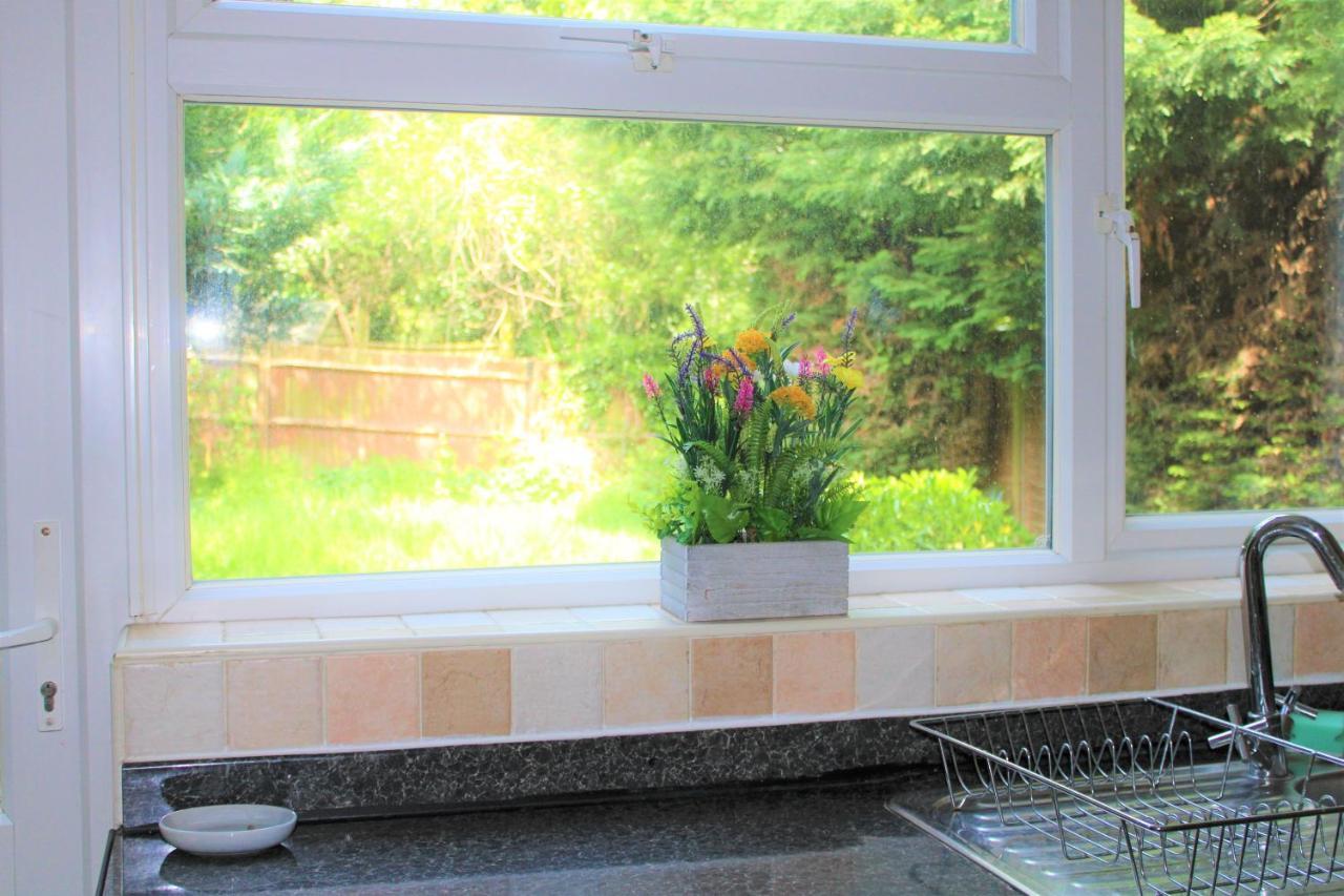 Homely And Budget Friendly 3 Bed House Sleeps 6 Free Parking! Milton Keynes Exterior photo
