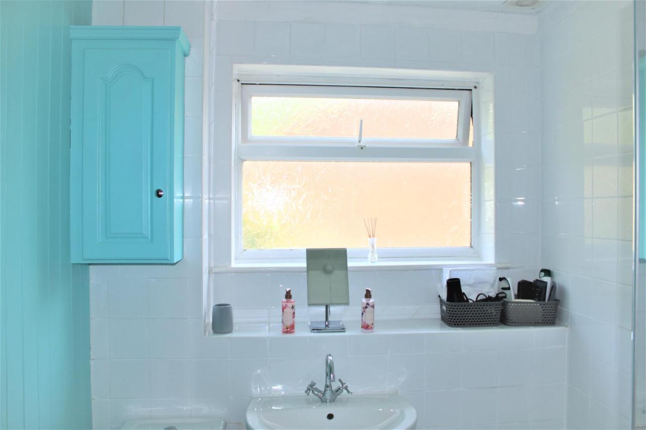 Homely And Budget Friendly 3 Bed House Sleeps 6 Free Parking! Milton Keynes Exterior photo